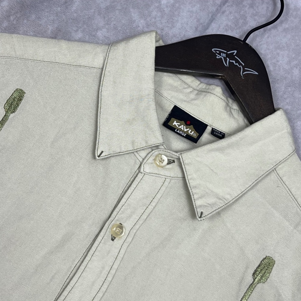 Kavu Button Up Shirt Mens Large Beige Excellent 100% Bamboo Embroidered Pattern